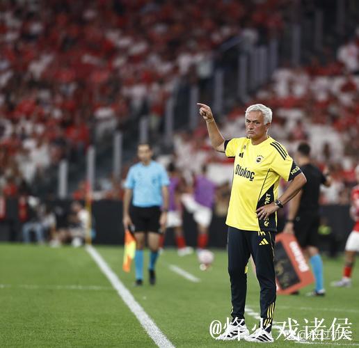 穆里尼奥率队葡超16场不败!本菲卡4球横扫,霸锋梅开二度 穆里尼奥率队葡超16场不败!本菲卡4球横扫,霸锋梅开二度